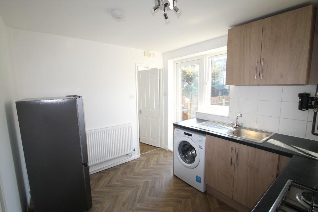 2 bed property in Rowdowns Road, Dagenham